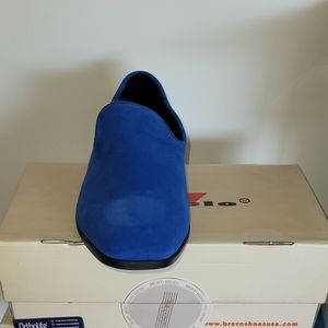 The Vangelo King 5 royal blue sz 12 W slip on dress shoe